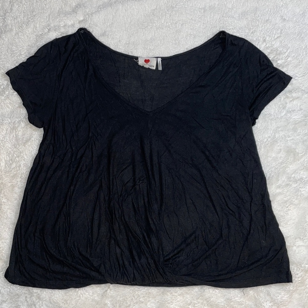 Black‎ V-neck shirt
